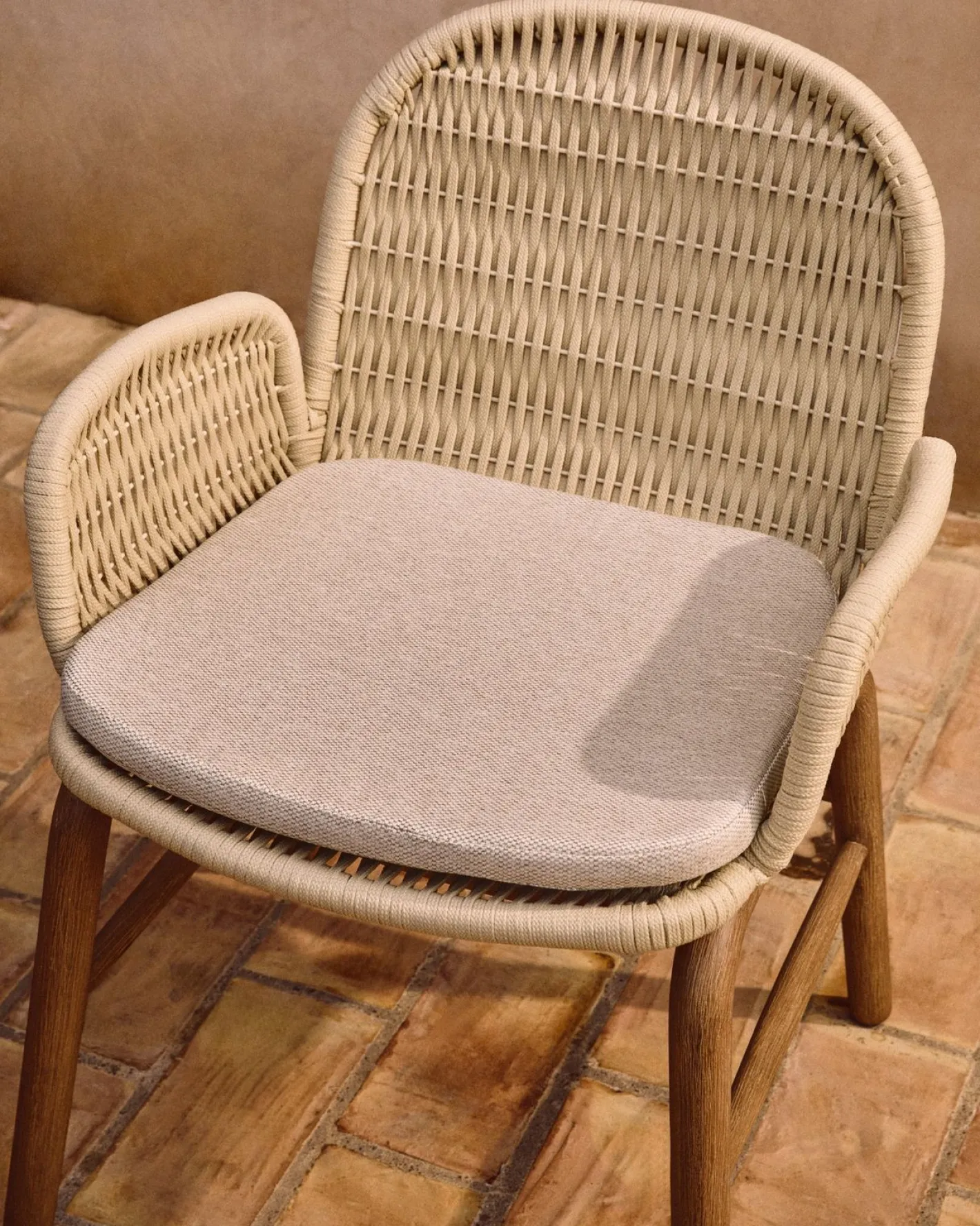 Outlet Kave Home Alipa Tuin Armstoel Ecru