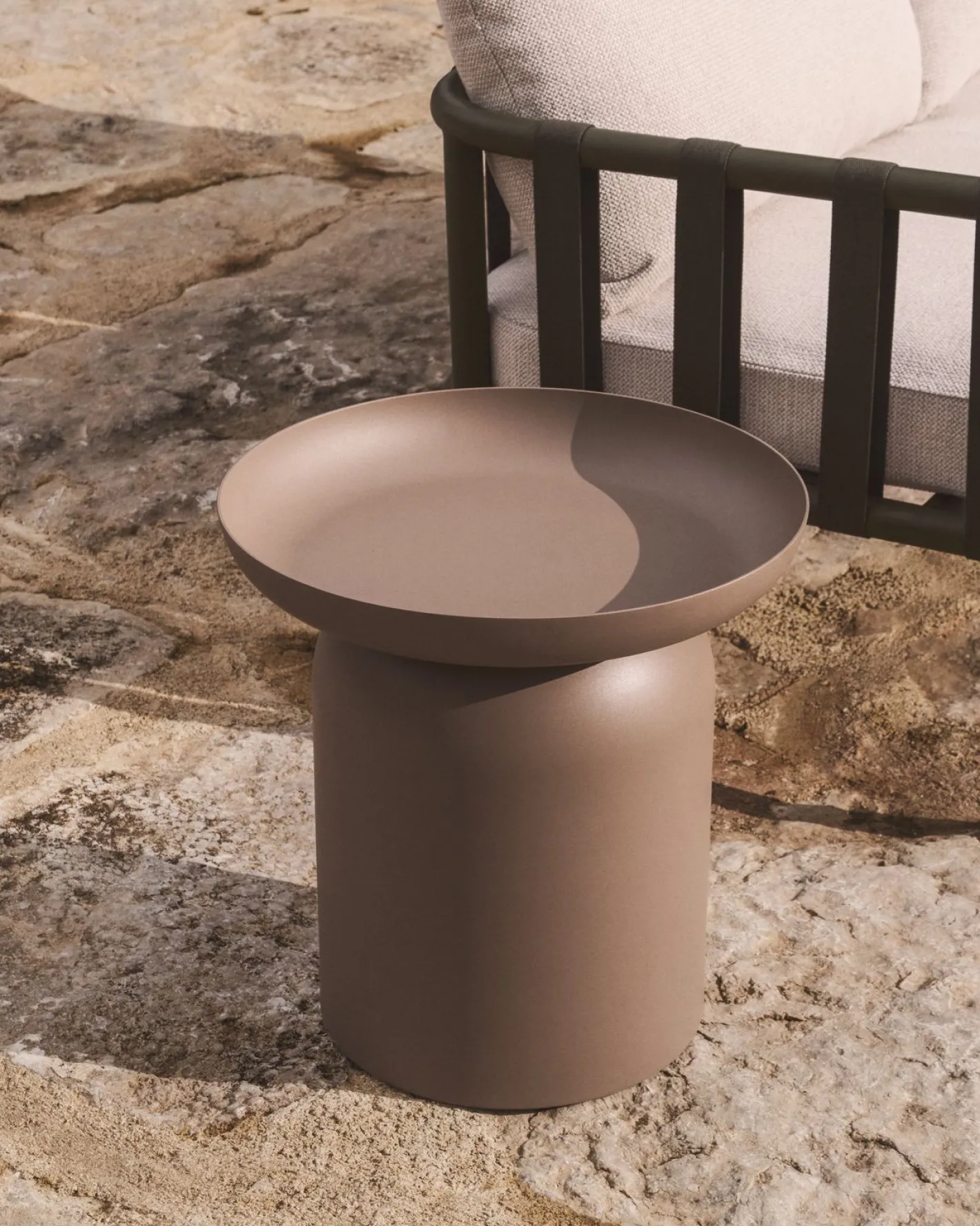 Online Kave Home Arcola Bijzettafel Taupe