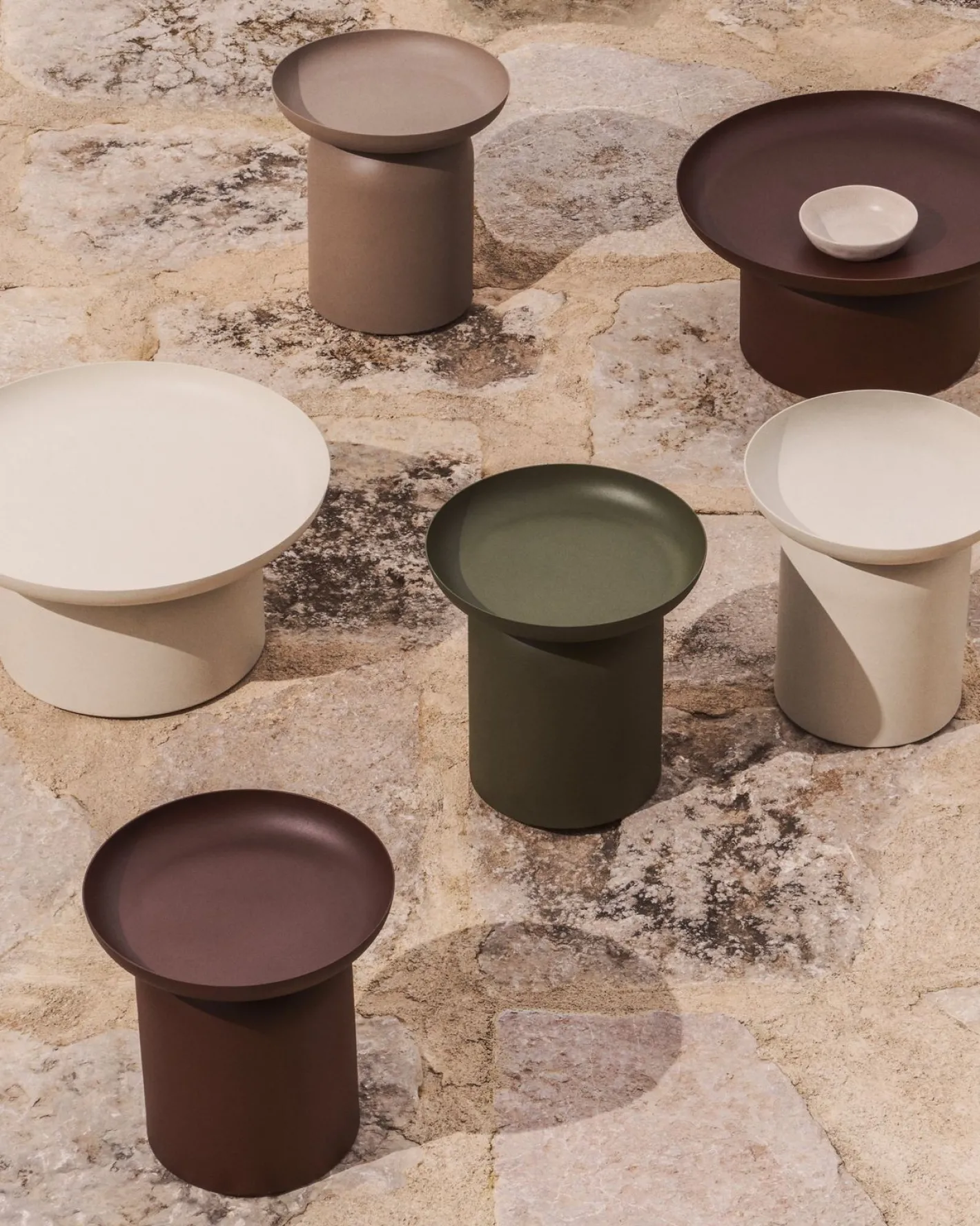 Online Kave Home Arcola Bijzettafel Taupe