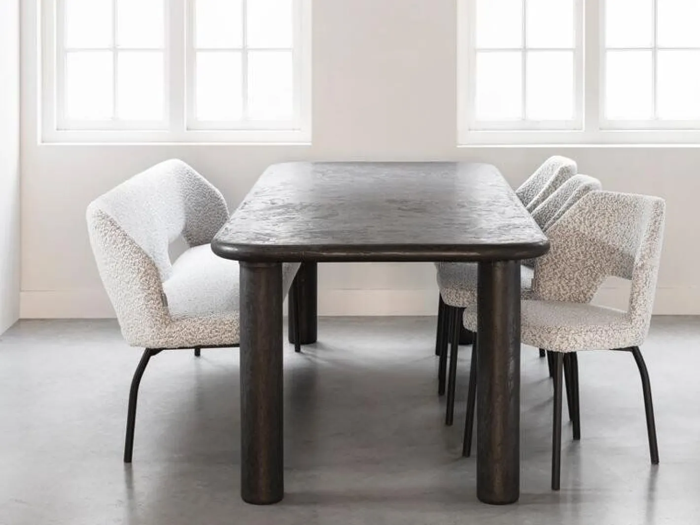 New MUST Living Bloom Eetkamerstoel Bouclé Light Grey