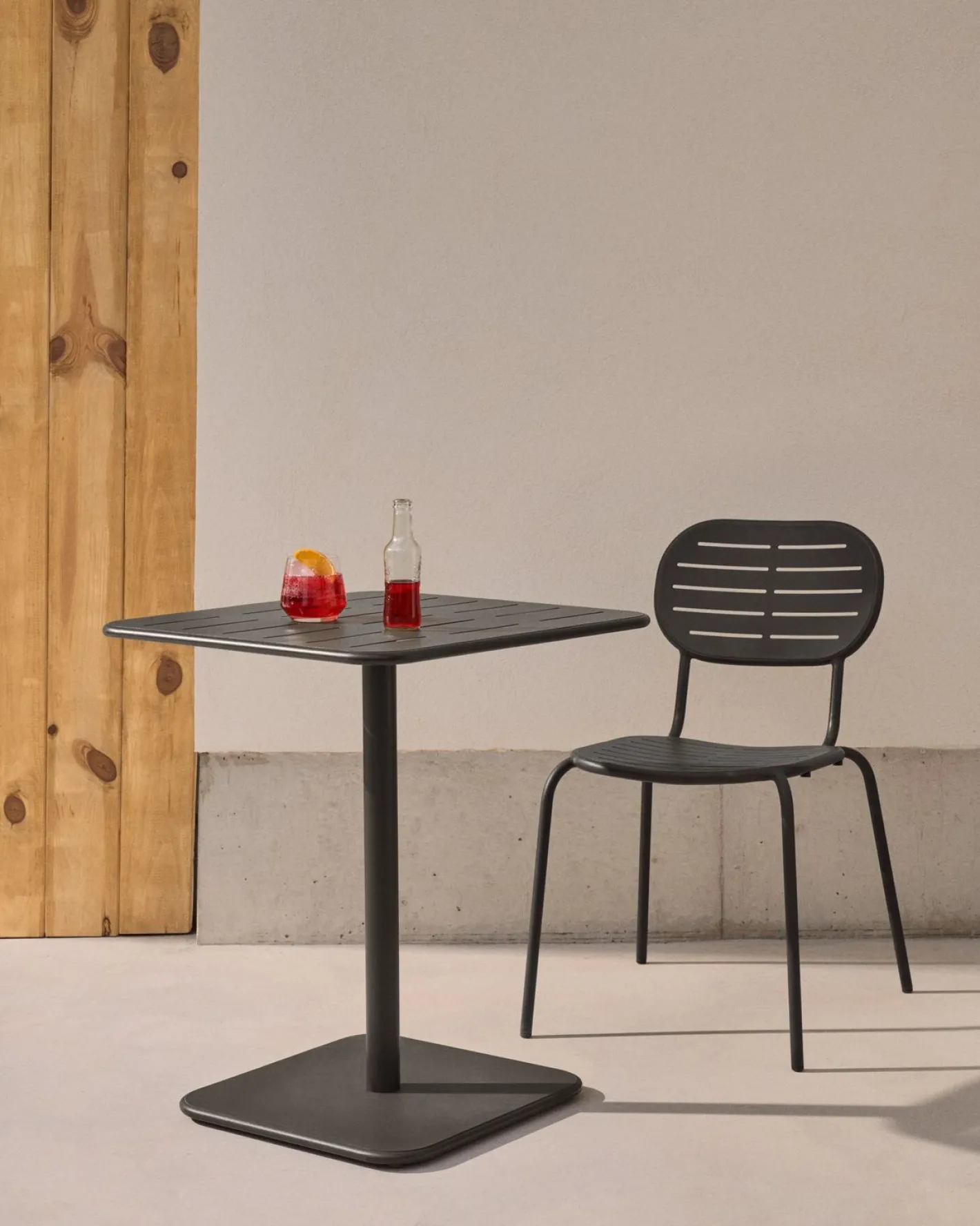 Hot Kave Home Brai Outdoor Bistrotafel Donkergrijs