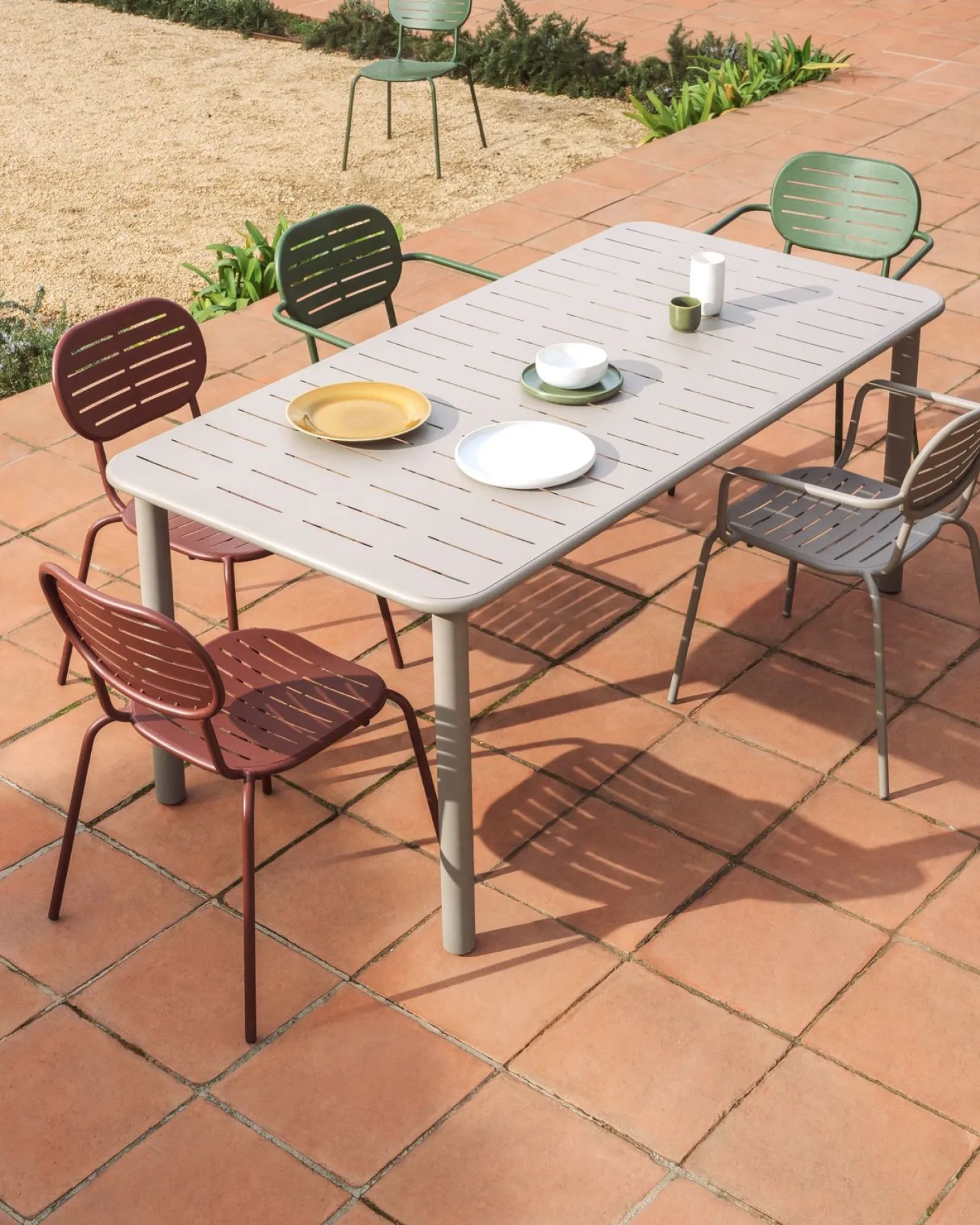 Kave Home Brai Tuinstoel Donkerrood