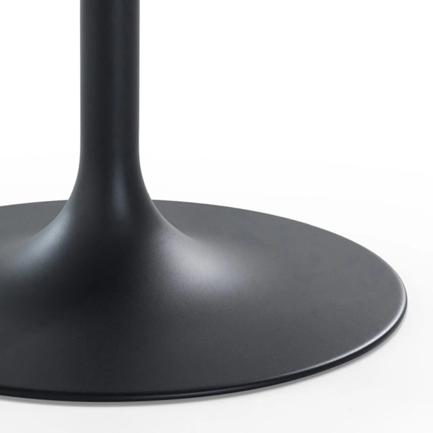 Best Artifort Clarion Eettafel Bruin