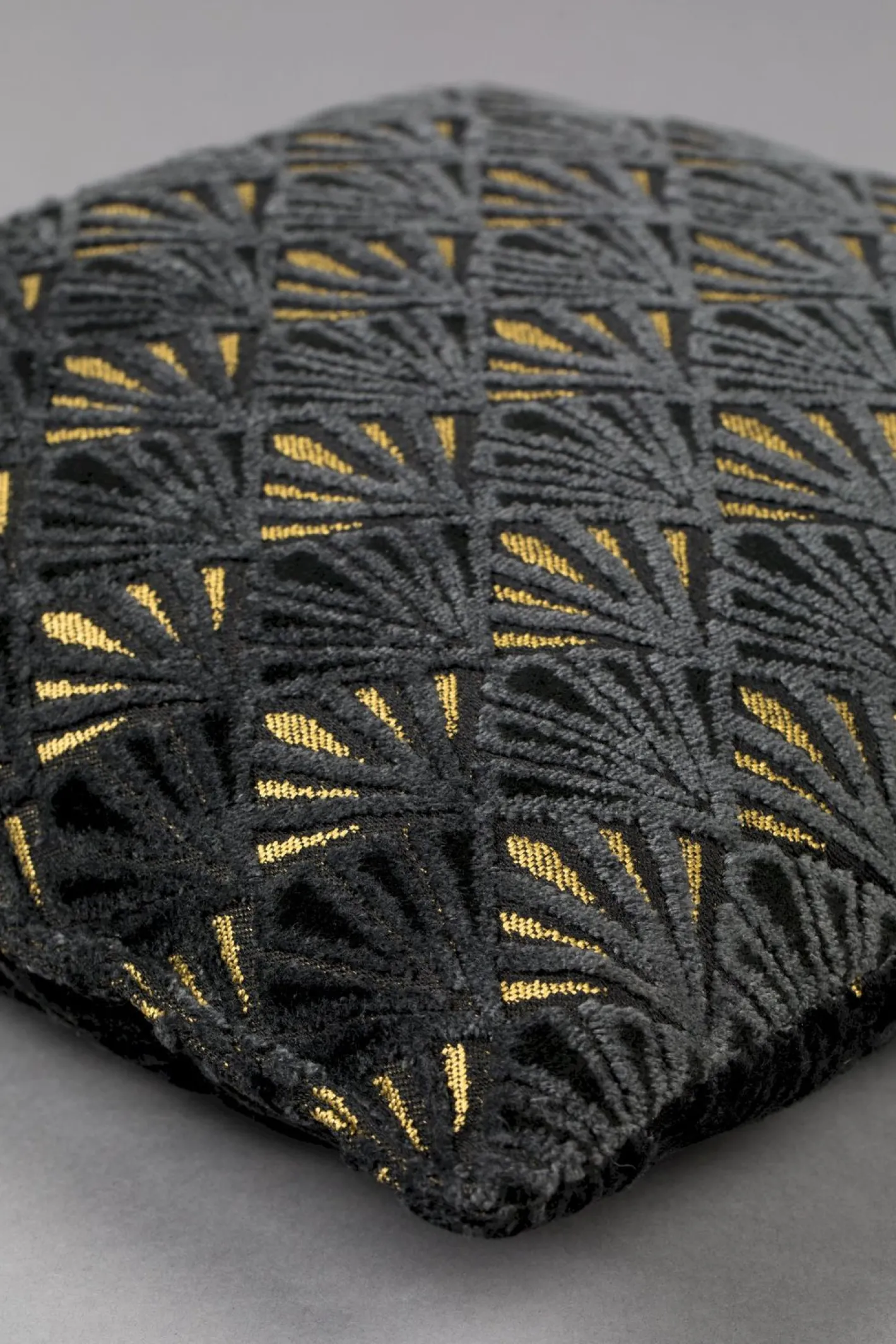 New Dutchbone Daisy Kussen Gold