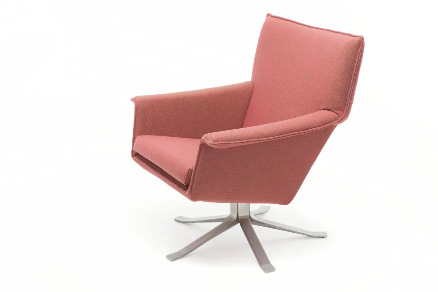 New Design on Stock Djenne Draaifauteuil