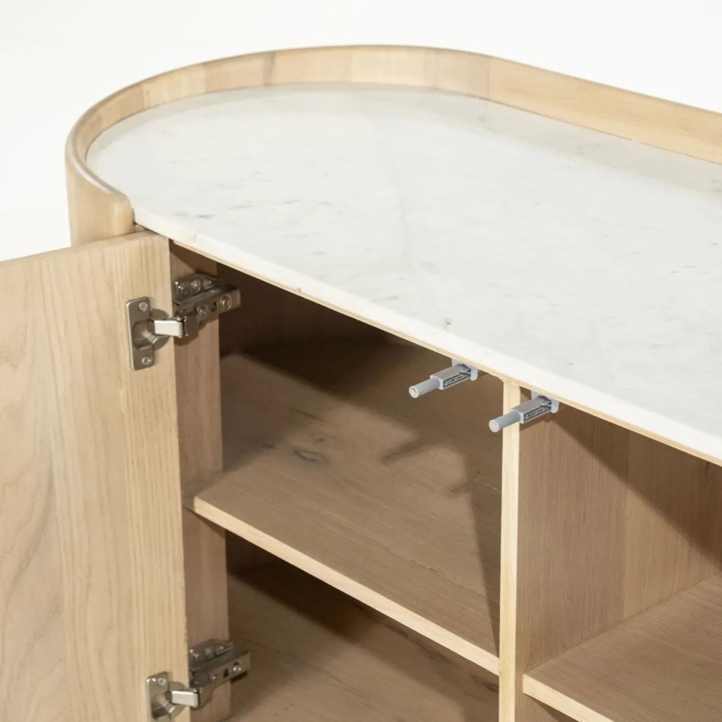 Hot Eleonora Don Dressoir Bruin