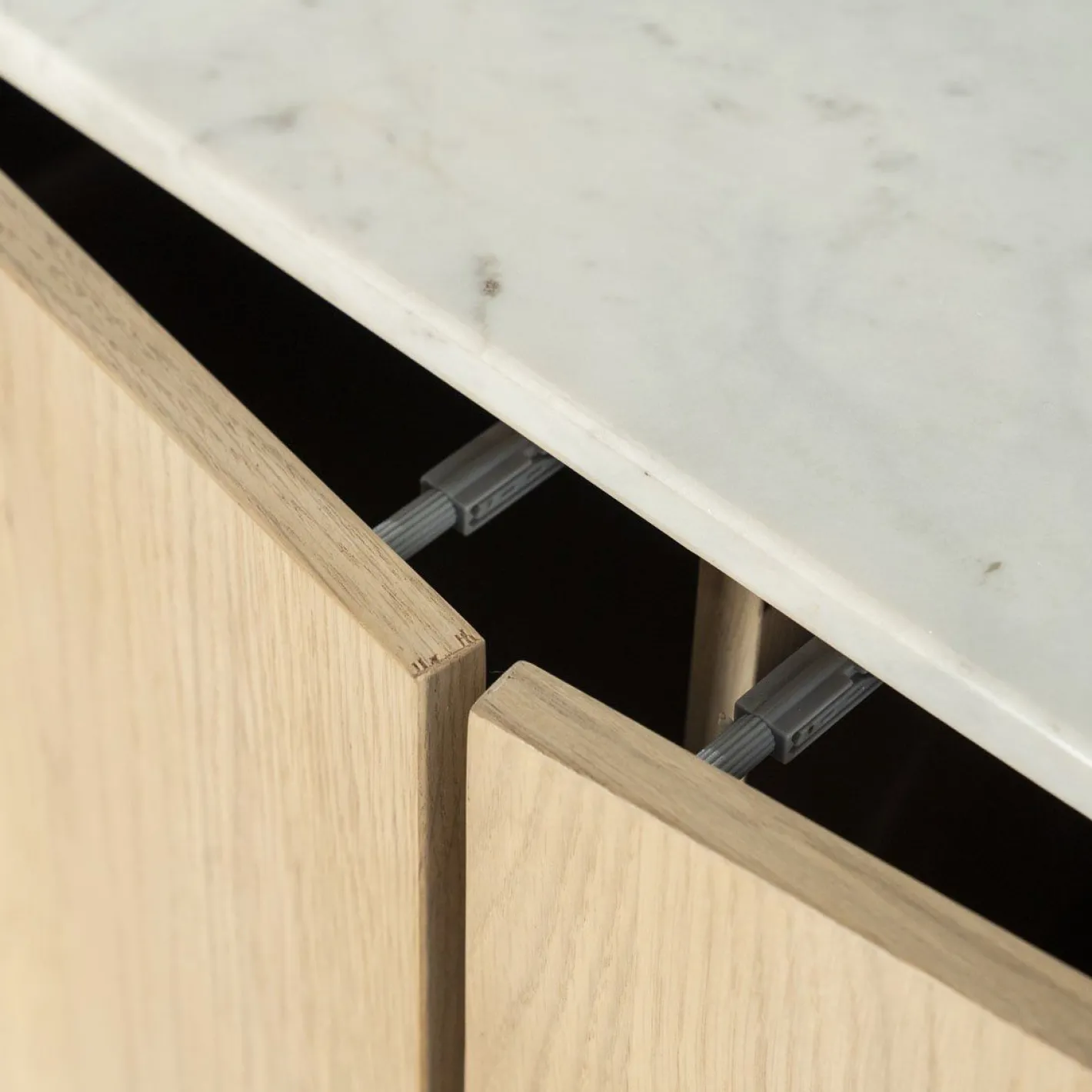 Hot Eleonora Don Dressoir Bruin