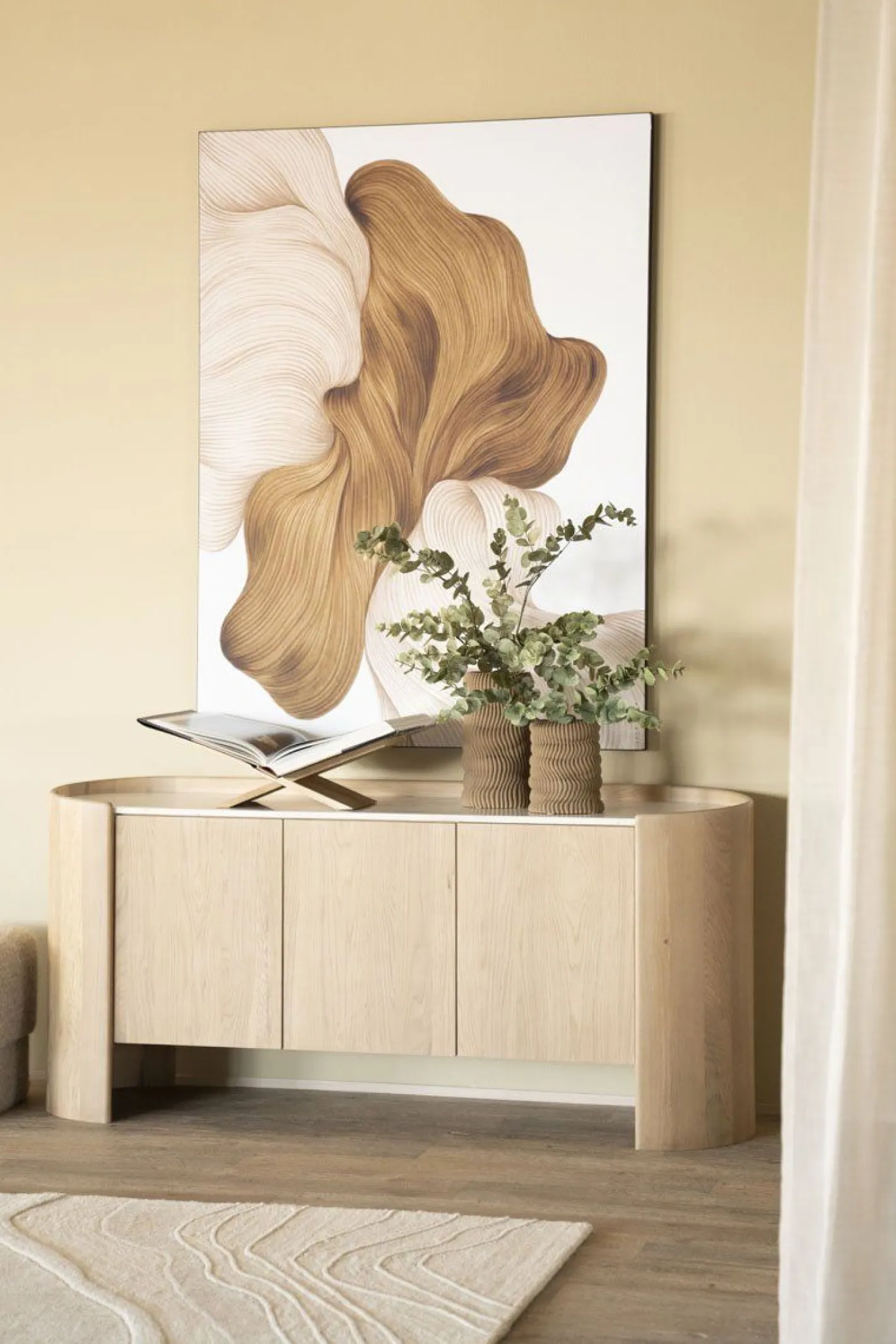 Hot Eleonora Don Dressoir Bruin