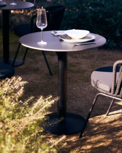 New Kave Home Esilda Outdoor Bistrotafel Zwart