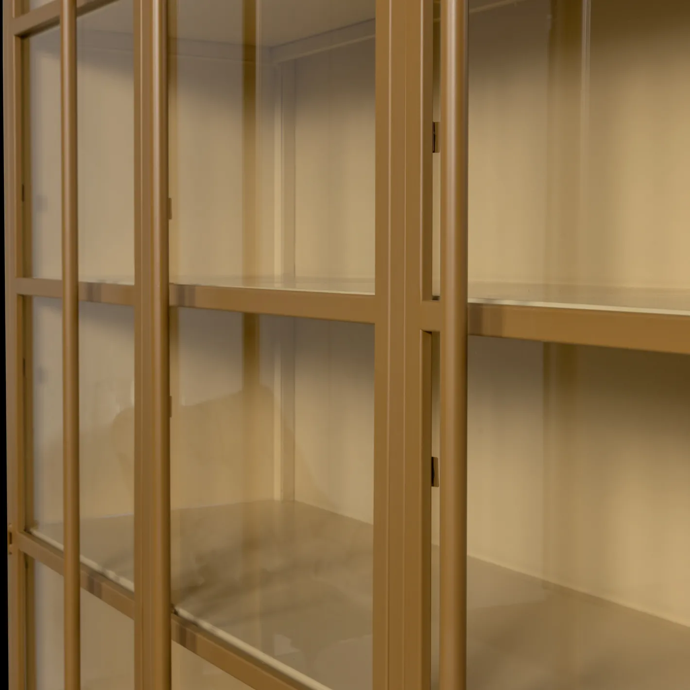 New WOOOD Exhibit 3-deurs Vitrinekast Honey Yellow