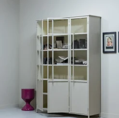 Online WOOOD Exhibit 3-deurs Vitrinekast Sand