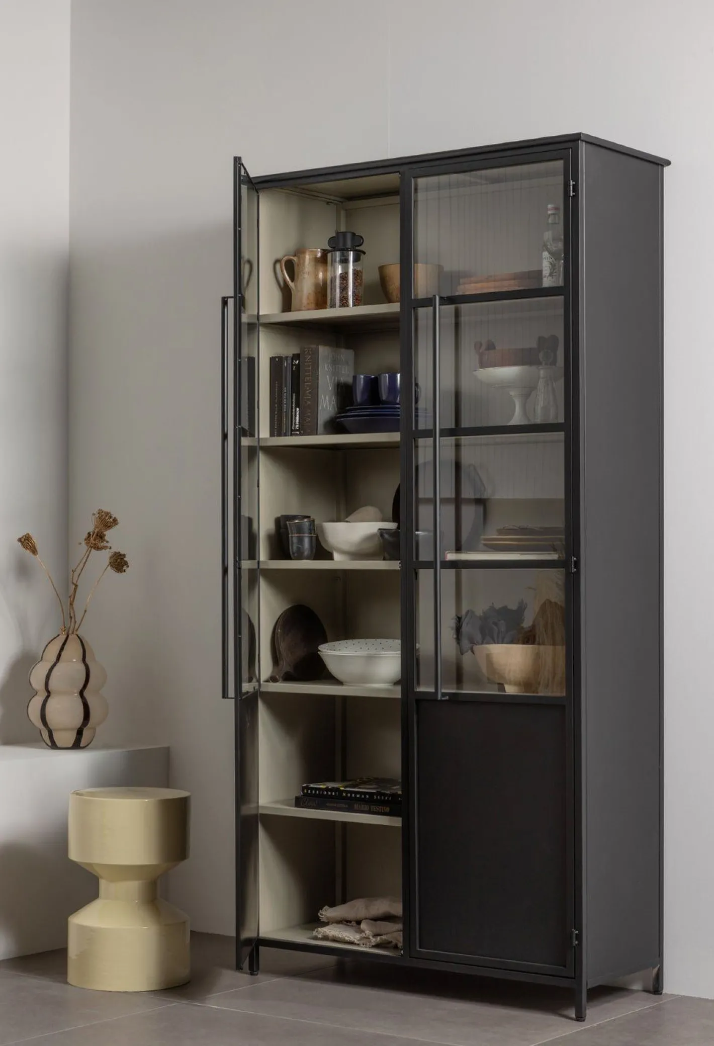Hot WOOOD Exhibit 2-deurs Vitrinekast Black