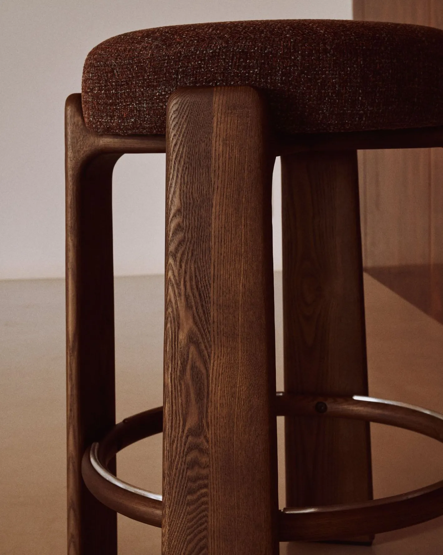 Online Kave Home Granite Lage Kruk Bruin