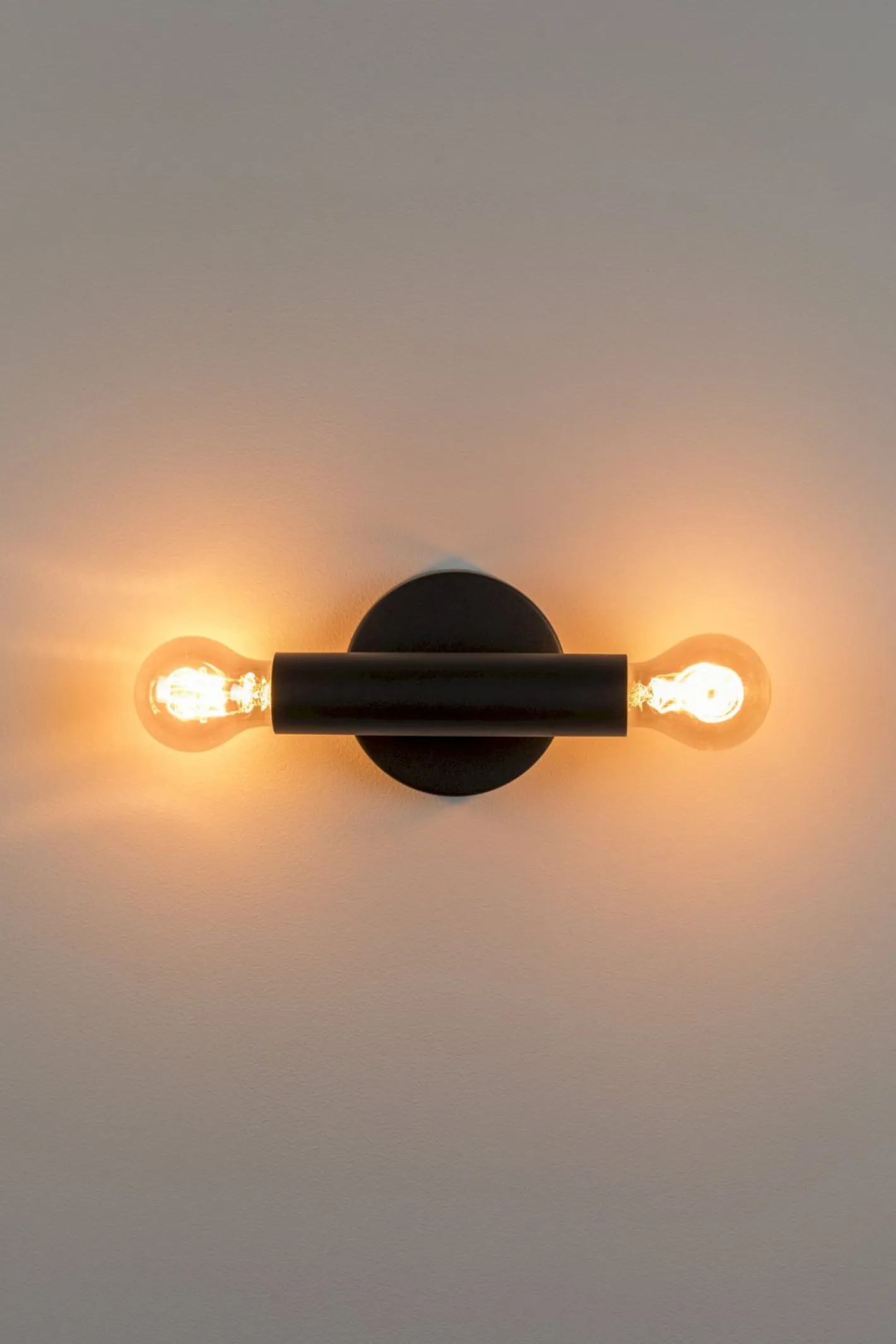 Zuiver Hawk Wandlamp Black
