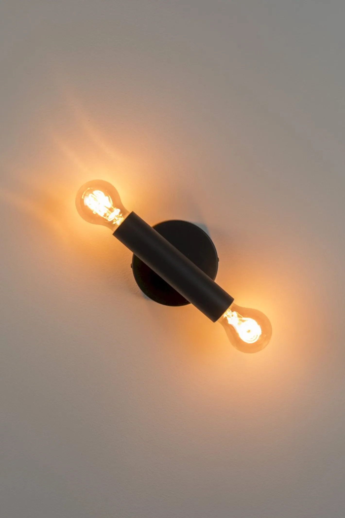 Zuiver Hawk Wandlamp Black