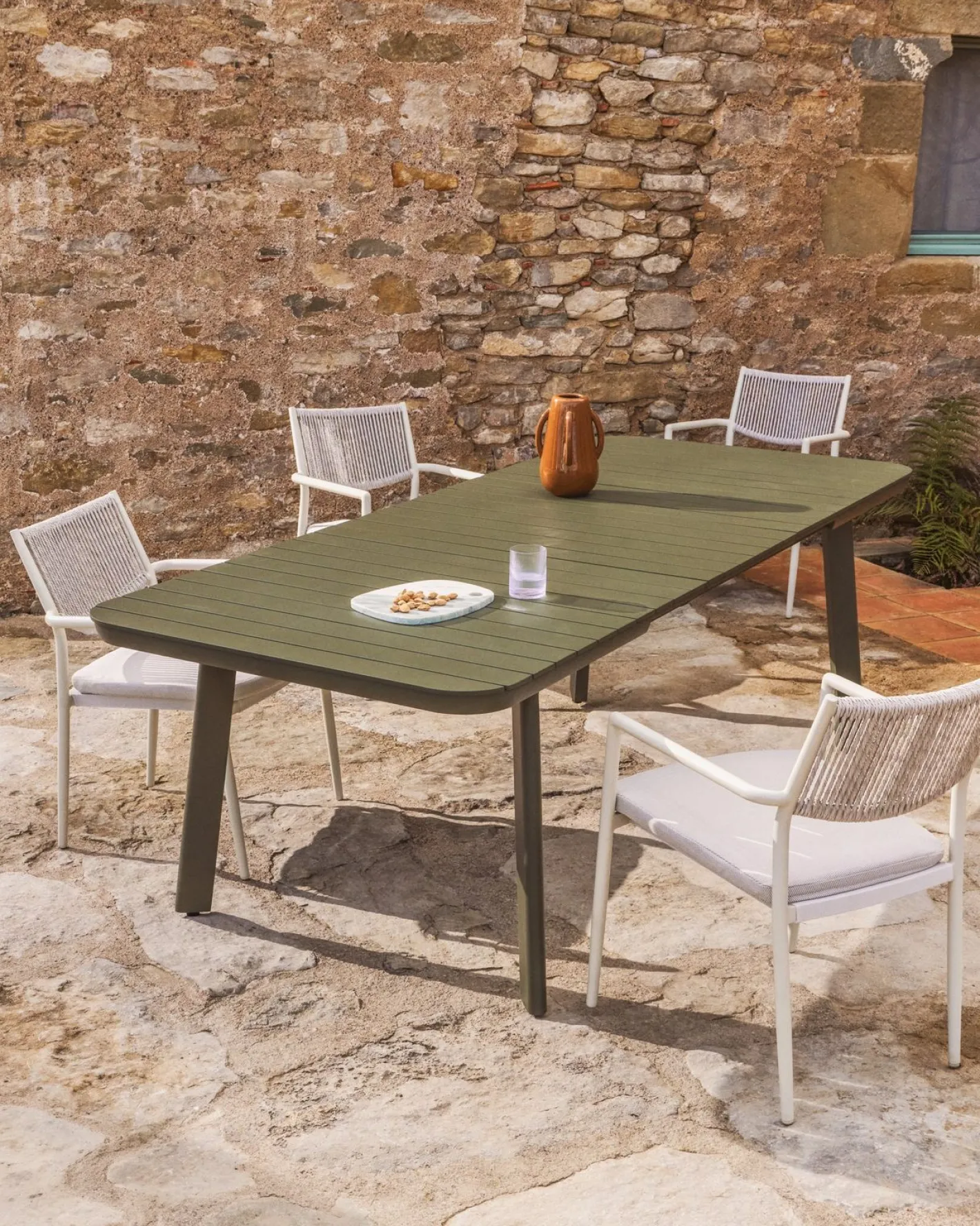 New Kave Home Izola Uitschuifbare Tuintafel Groen