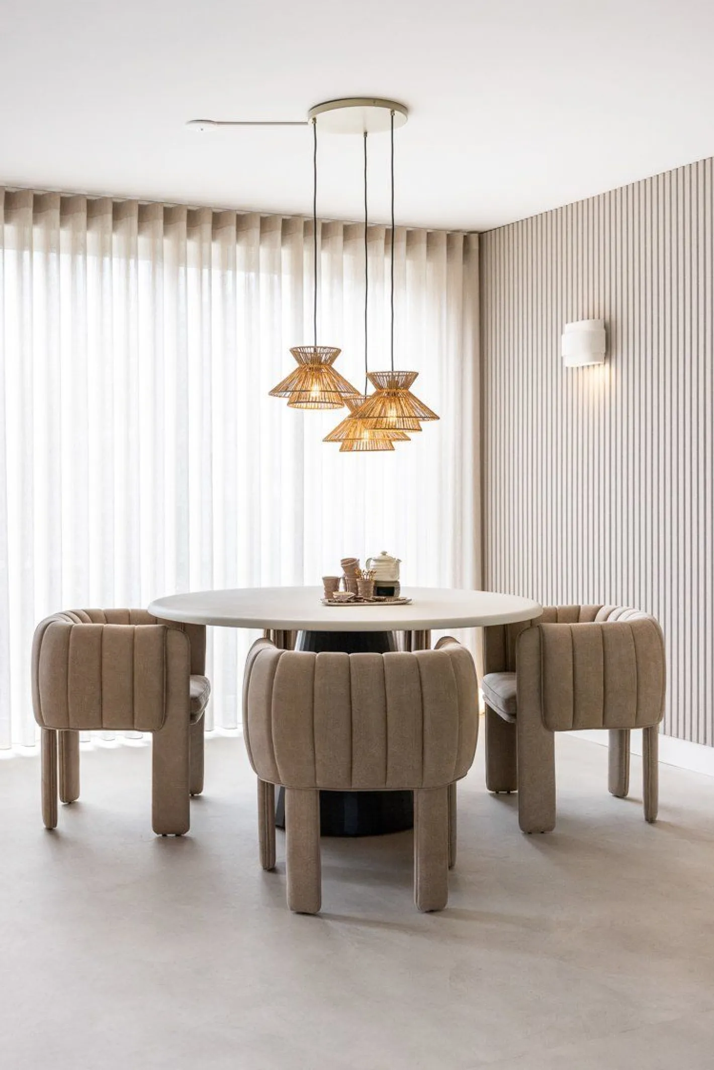 Outlet XOOON Lund Cone Rond Eettafel Stone Skin