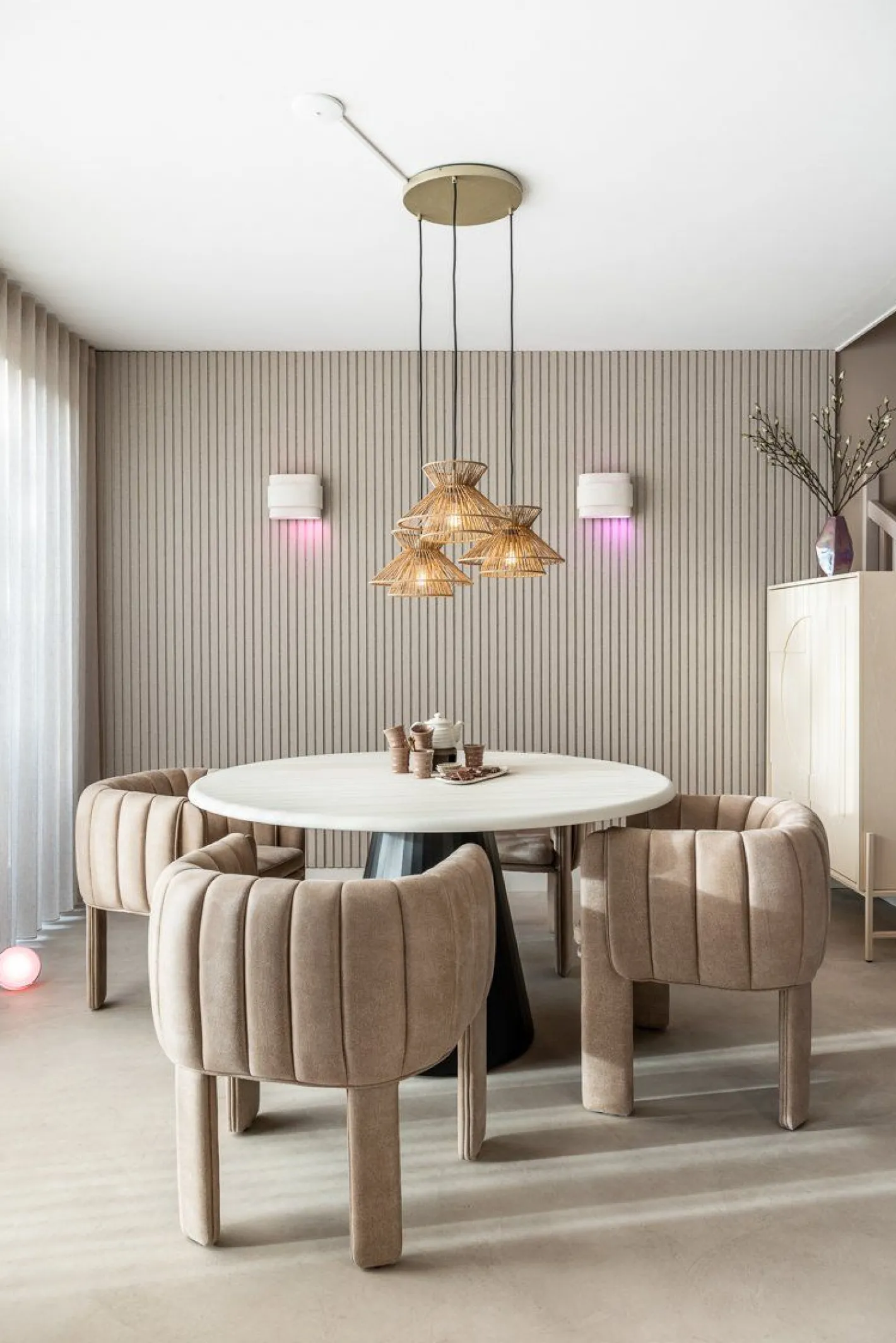 Outlet XOOON Lund Cone Rond Eettafel Stone Skin