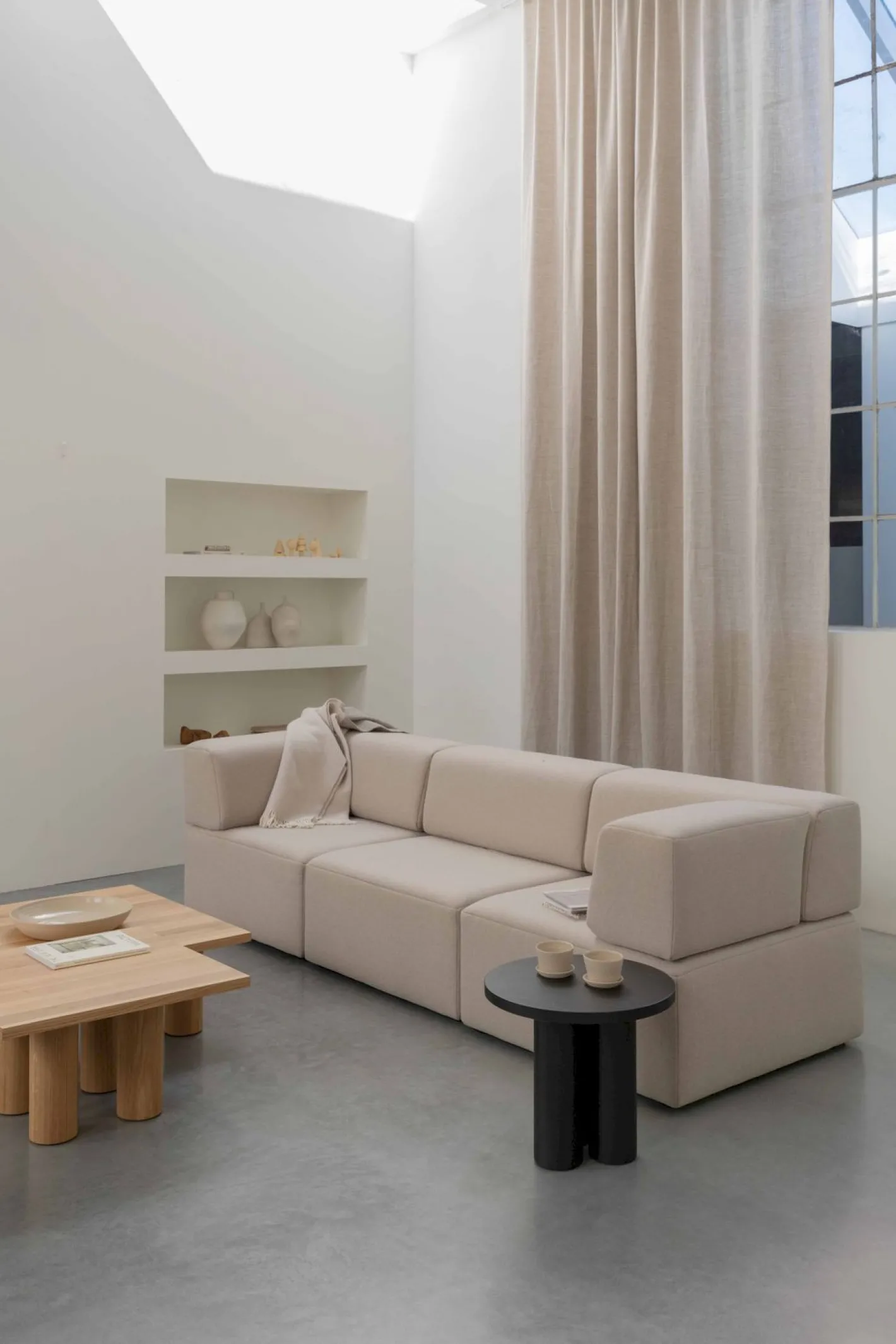 Online Studio HENK Pillar Rond Salontafel Gerookt Gebeitst
