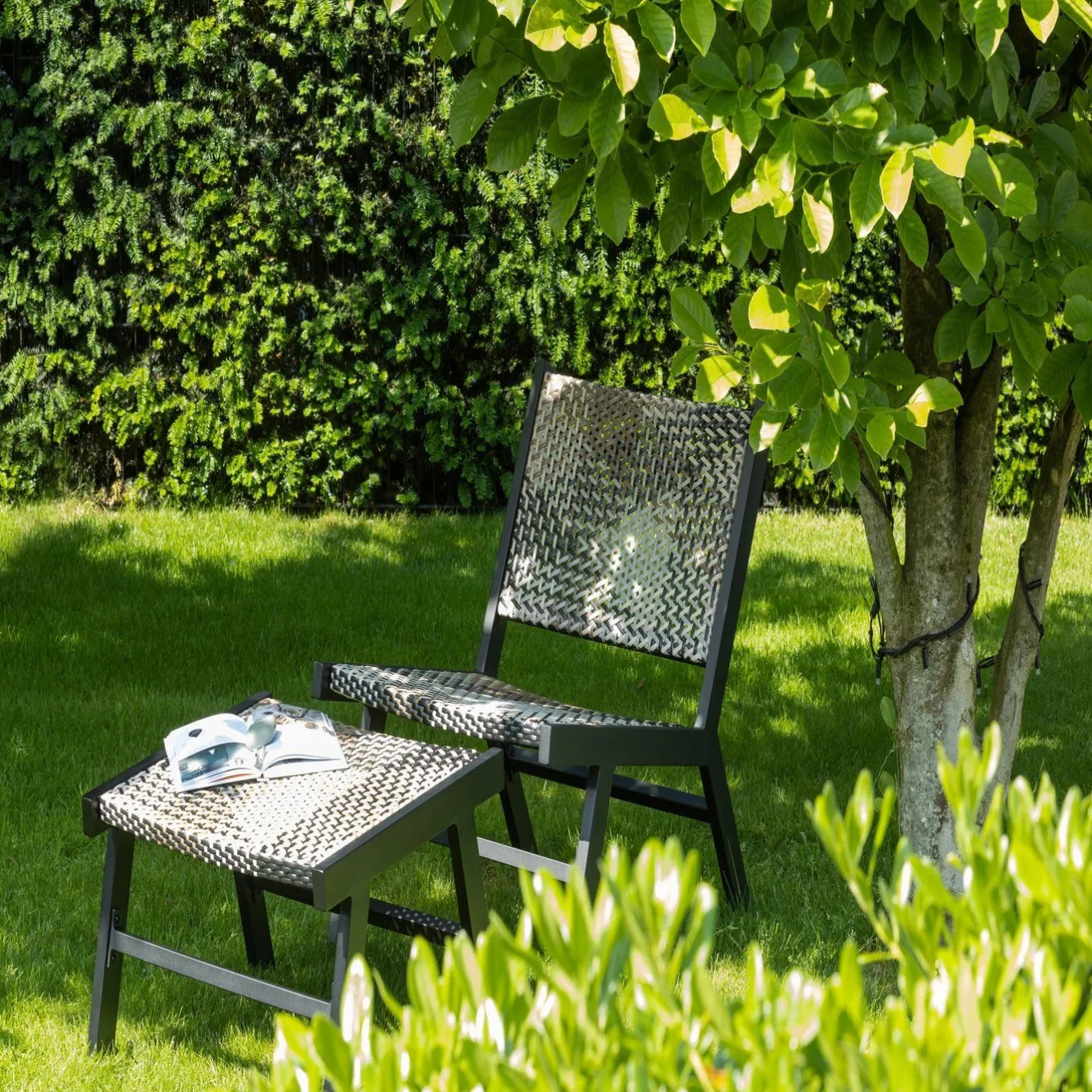 Sale WOOOD Pom Hocker Black