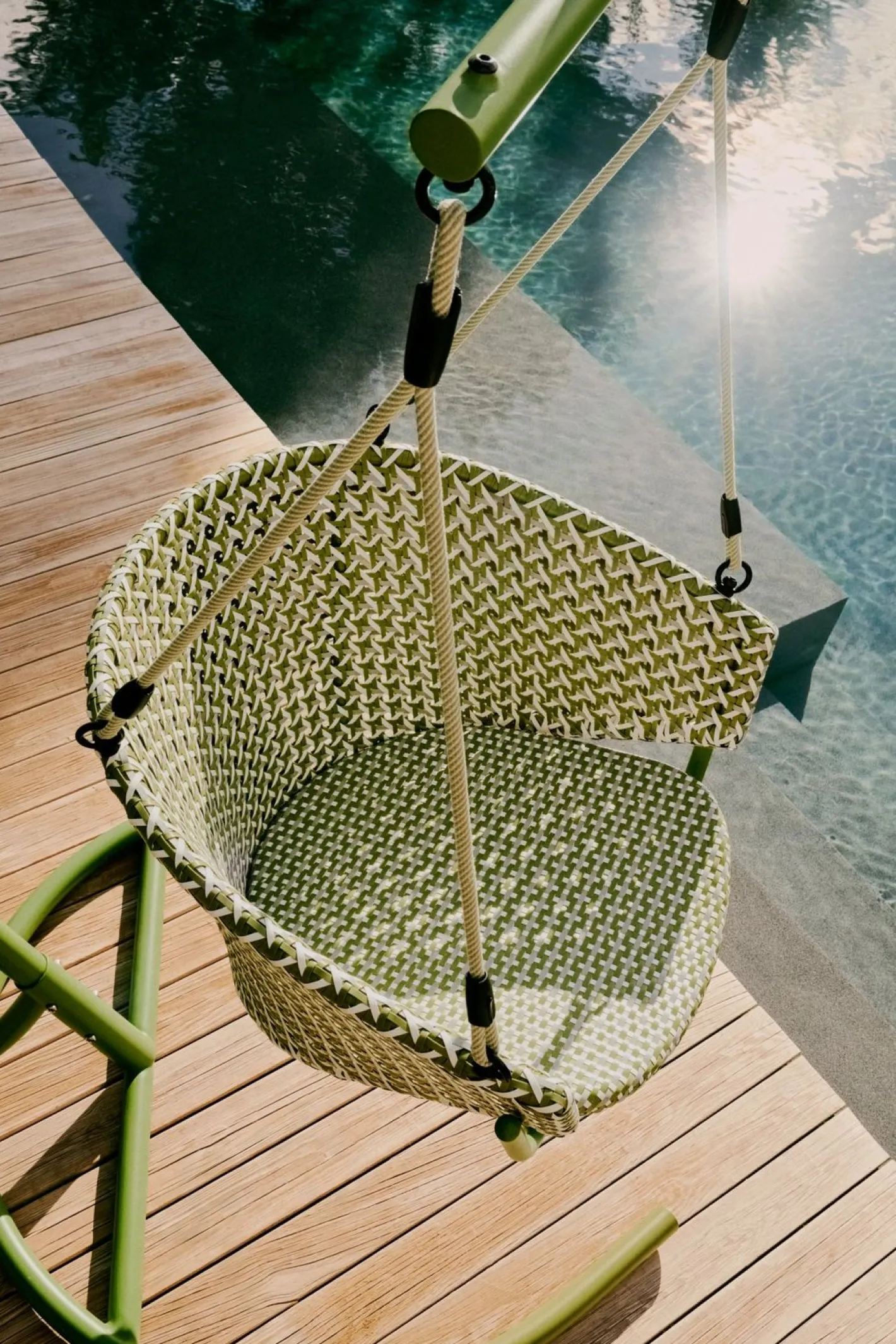 Outlet Kave Home Saliga Outdoor Hangstoel Groen