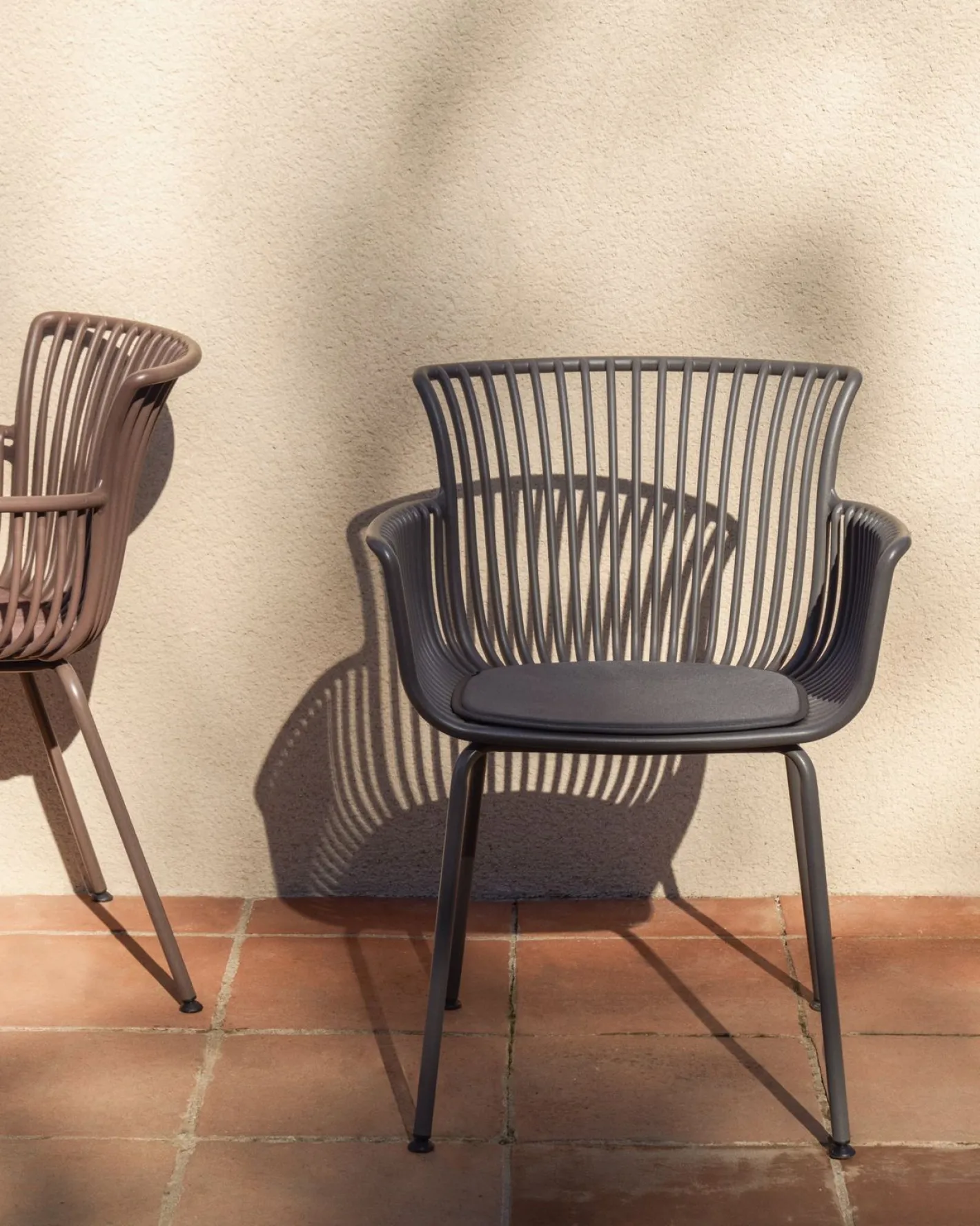 New Kave Home Surpika Tuinstoel Grafiet