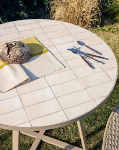 New Kave Home Tella Outdoor Bistrotafel Beige
