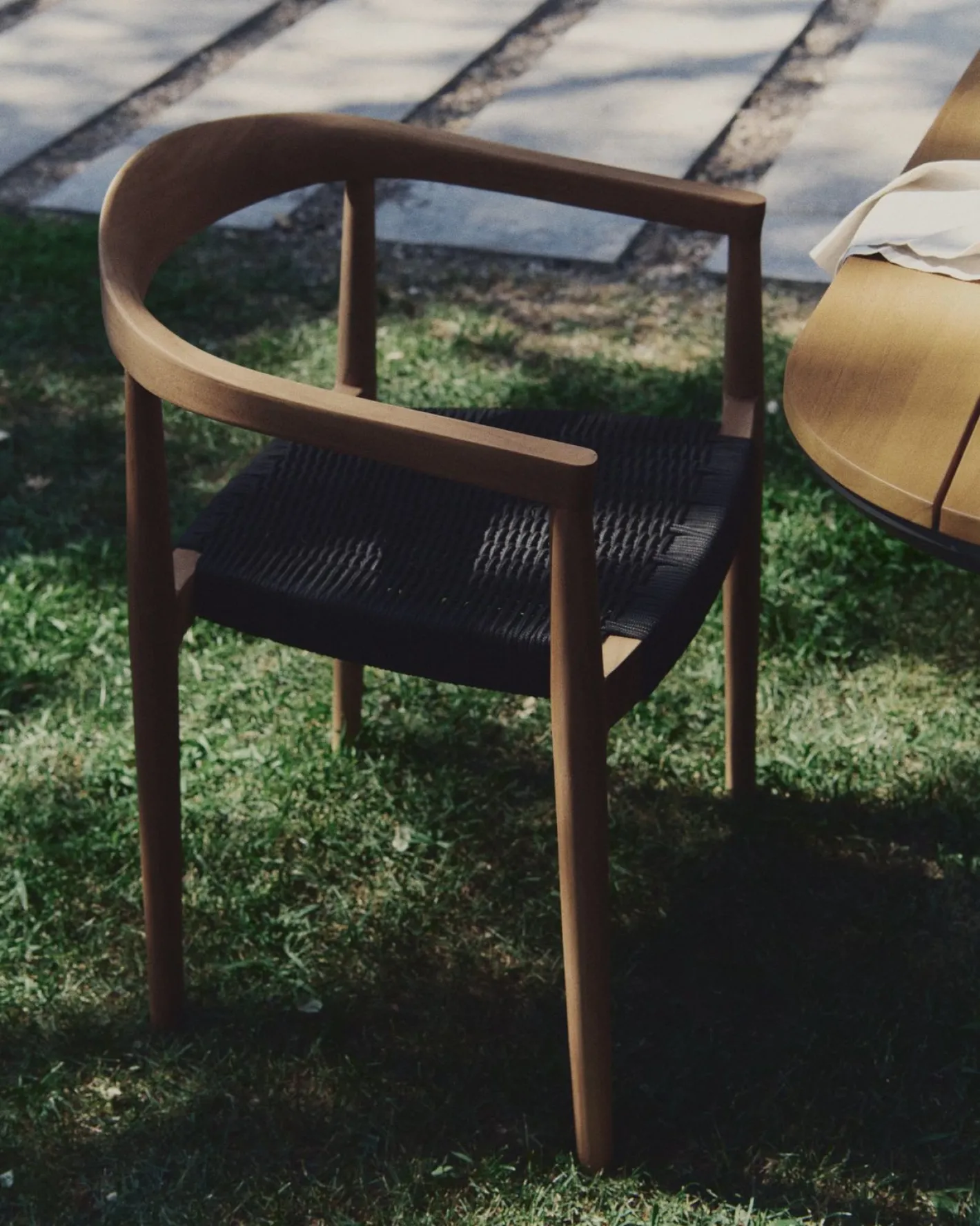 Discount Kave Home Ydalia Tuinstoel Zwart, Naturel